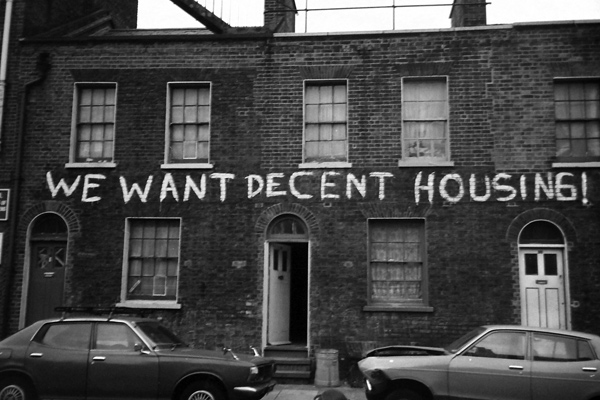 Stepney Housing with a message. Stepney, London 1981