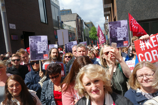 Thousamds march for Corbyn in Liverpool 2016
