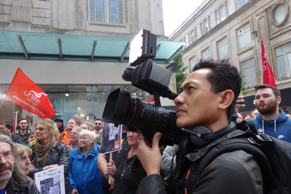 Hazuan Hashim films the protest