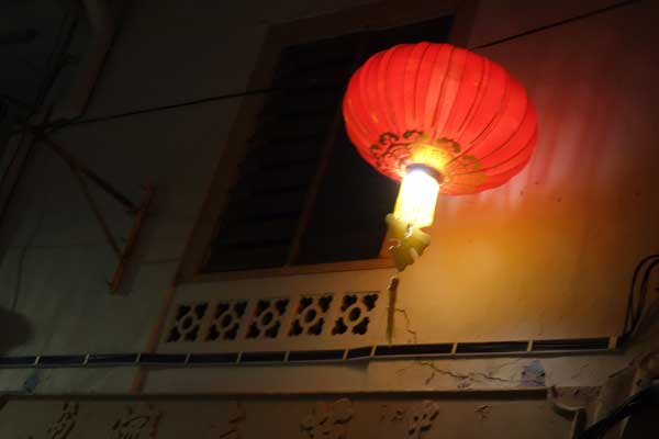 Hanging Chinese lanterns, Melaka 2017